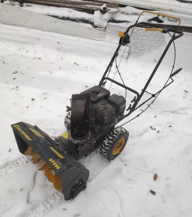 Купить Снегоуборщик CHAMPION ST556 Б/У