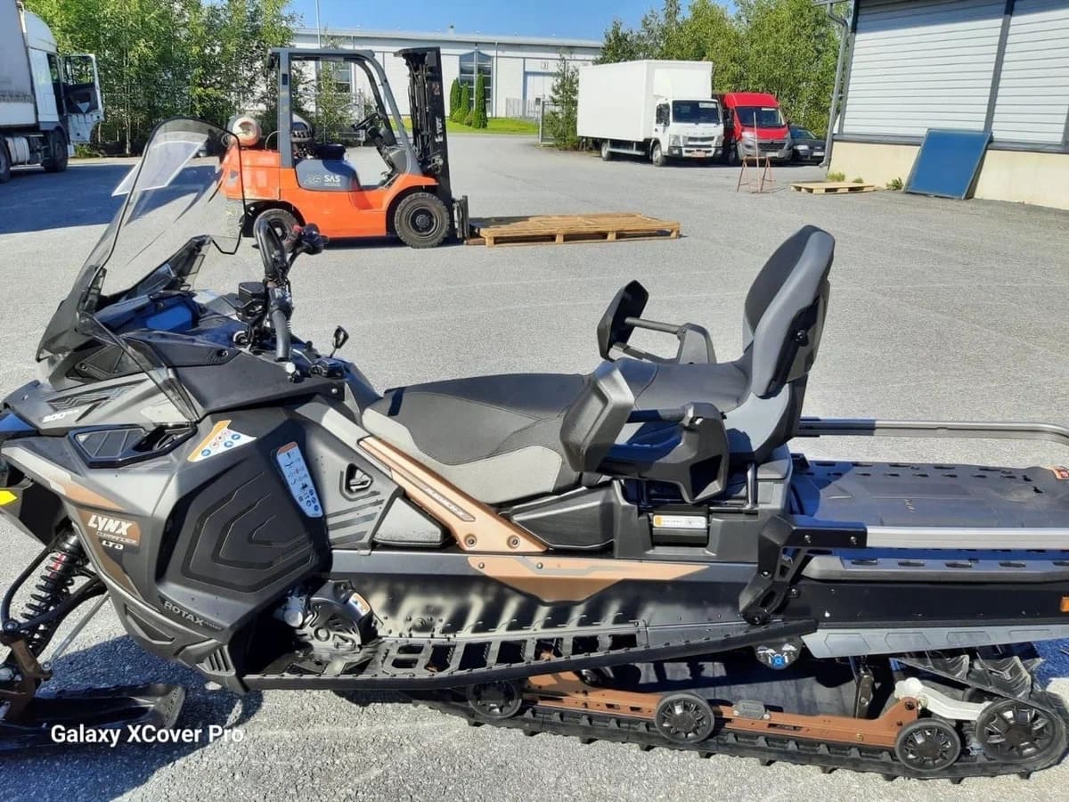 Снегоход BRP Lynx Commander Rotax 900 Ace фото 1