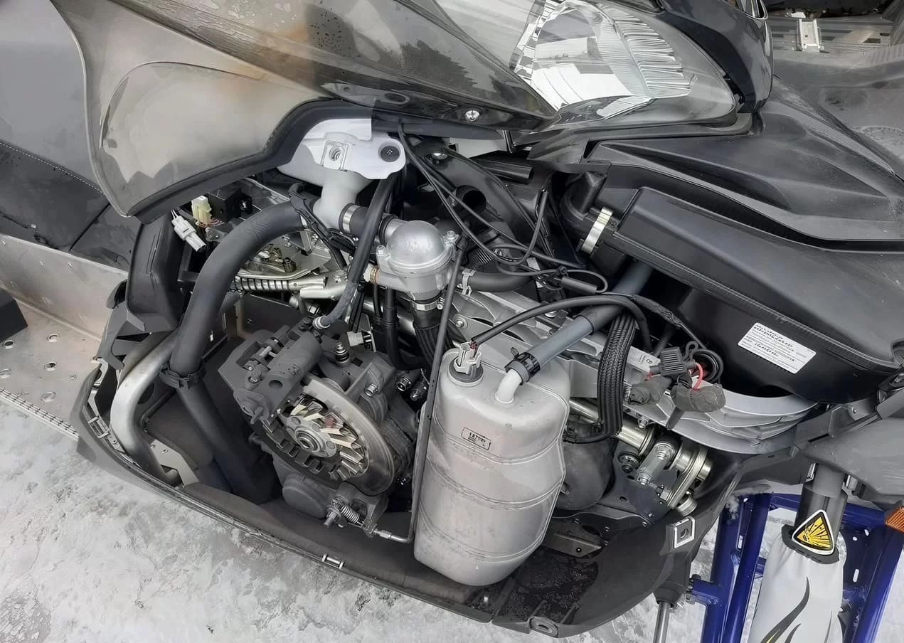 Снегоход YAMAHA RS Venture TF фото 3